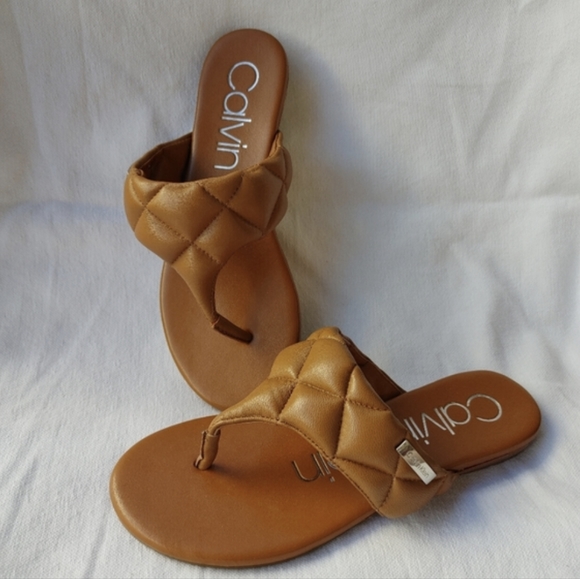 Calvin Klein Women's Sabraya Slip On Thong Flat Leather Sandanls Size 5M. - Picture 2 of 5